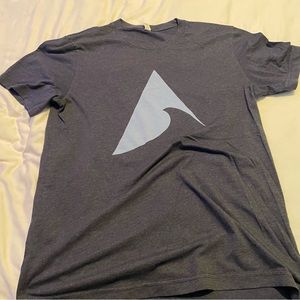 Surf tshirt men’s medium navy blue with light blue Center logo